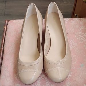 COLE HAAN  / Small Wedge Heel Shoes. Size 8B.